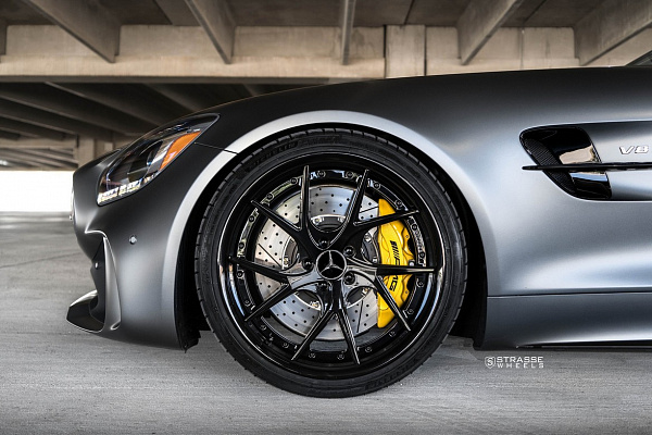 Фото дисков Strasse Wheels SM5RT Deep Concave FS Черный глянец на Mercedes-Benz AMG GT I