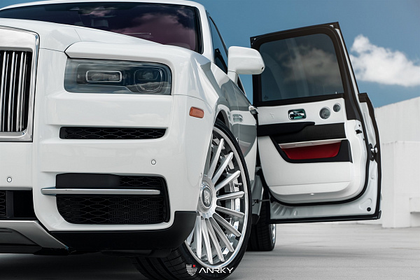 Фото дисков Anrky RF-382 Глянцевый лак на Rolls-Royce Cullinan