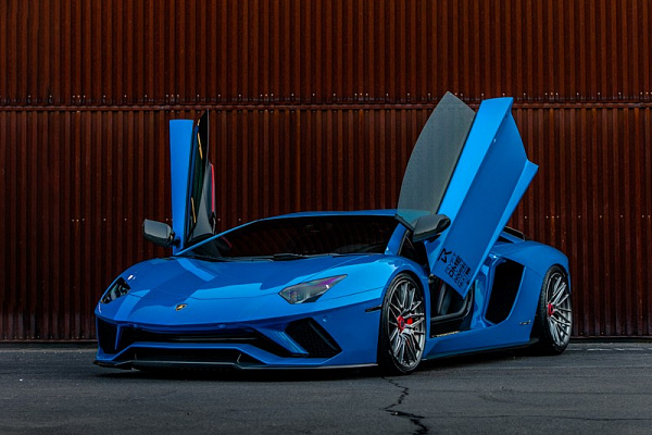 Фото дисков Brixton Forged VL4 Сатиновый темный лак на Lamborghini Aventador