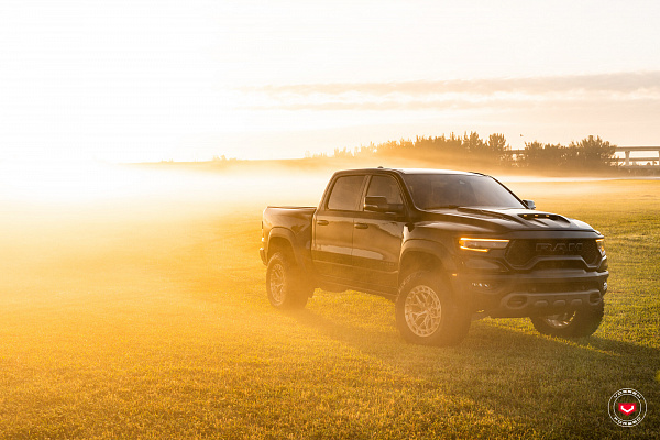Фото дисков Vossen LC3-01T Глянцевая шампань на Ram 1500 V