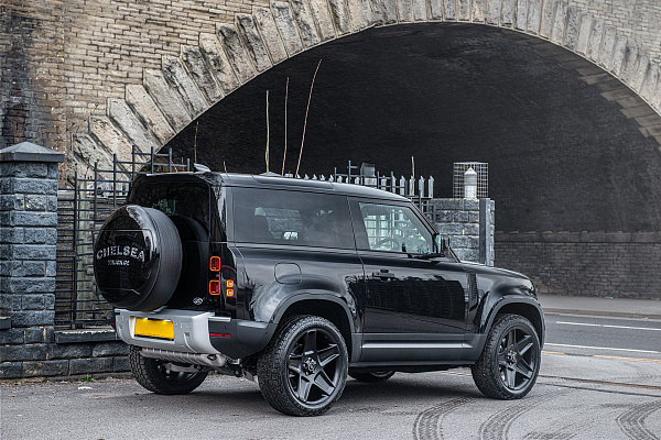 Фото дисков Kahn Mondial Retro RS Черный сатин на Land Rover Defender II