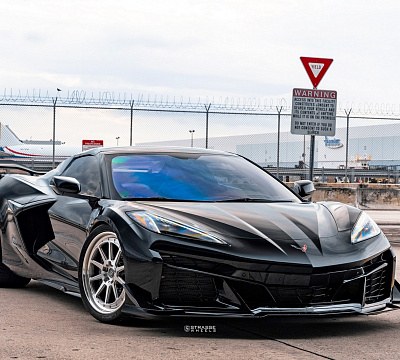 Фото дисков AL13 R10 на Chevrolet Corvette C8