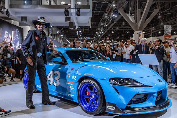 Фото дисков HRE C106 Синий глянец на Toyota Supra A90