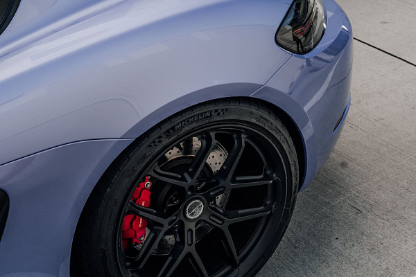 Фото дисков Brixton Forged PF7-RS Черный сатин на Porsche Cayman III