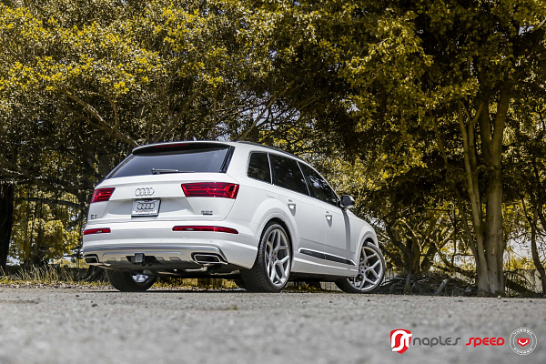 Фото дисков Vossen CG-205 Серебро на Audi Q7 (4M)