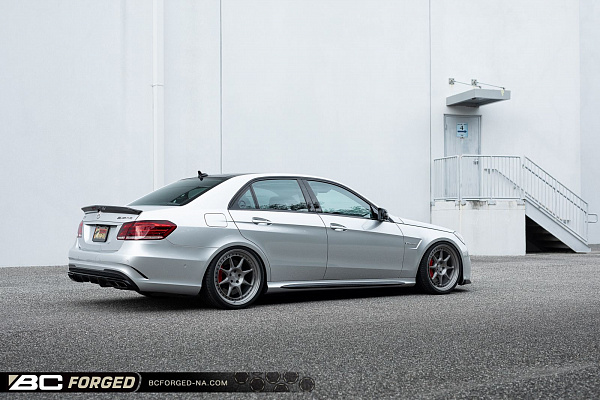 Фото дисков BC Forged LE82 // MLE82 Сатиновый темный лак на Mercedes-Benz E-Class (W212, S212, C207)