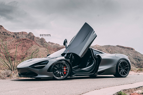 Фото дисков Savini SV1 Черный глянец на McLaren 720S