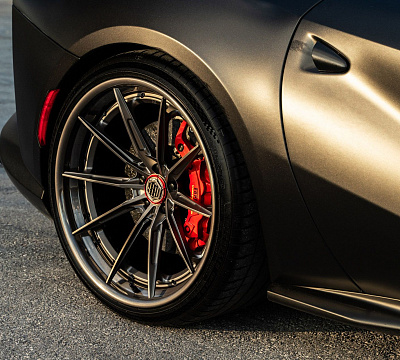 Фото дисков 1886 Wheels G010 на Ferrari 812