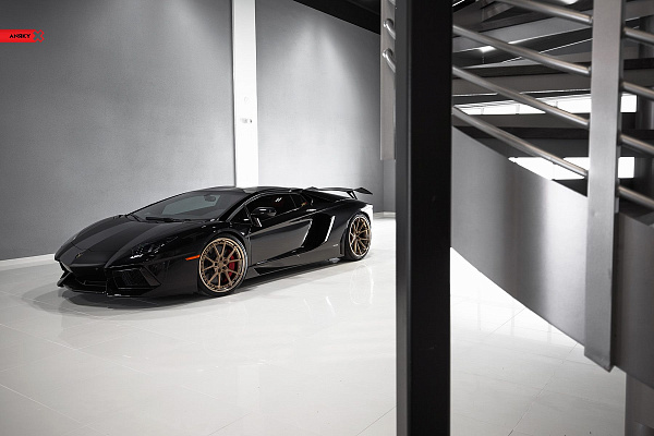 Фото дисков Anrky AN32 Сатиновая шампань на Lamborghini Aventador