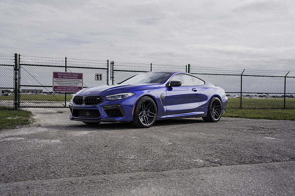 Фото дисков Strasse Wheels SV4 Deep Concave Duoblock Черный глянец на BMW 8/M8