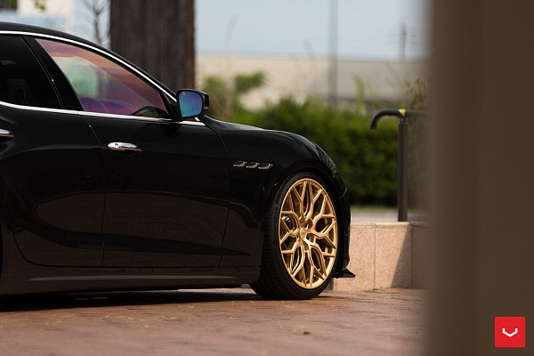 Фото дисков Vossen HF-2 Глянцевое золото на Maserati Ghibli