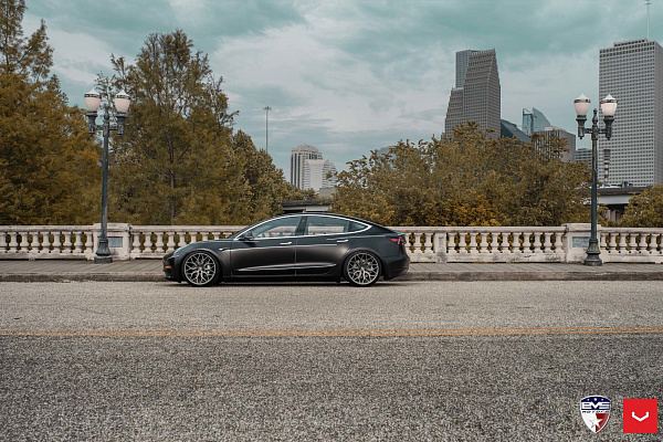 Фото дисков Vossen HF-2 Сатиновый графит на Tesla Model 3