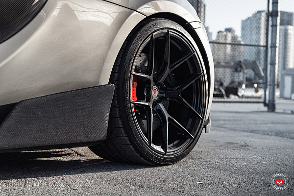 Фото дисков Vossen S21-01 Черный глянец на McLaren 570S