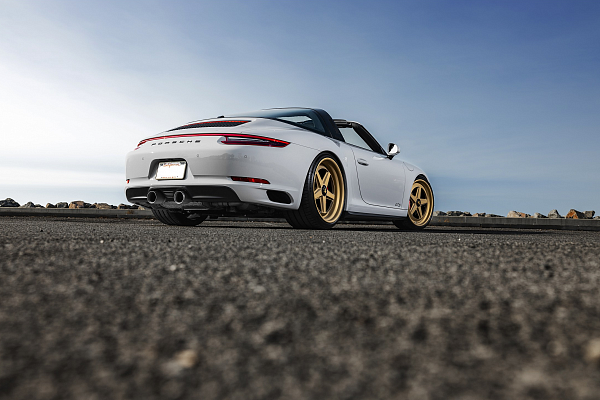 Фото дисков Rotiform 917 Сатиновое золото на Porsche 911 VII
