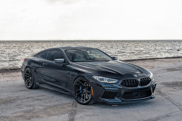 Фото дисков Strasse Wheels SB1 Deep Concave Duoblock Черный глянец на BMW 8/M8