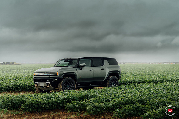 Фото дисков Vossen LC3-01 Черный глянец на GMC Hummer EV