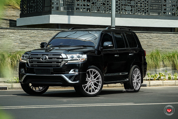 Фото дисков Vossen M-X3 Глянцевый лак на Toyota Land Cruiser 200