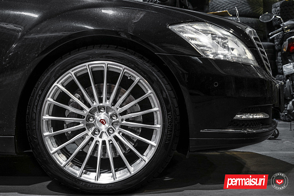 Фото дисков Vossen S17-04 Глянцевый лак на Mercedes-Benz S-Class (W221)