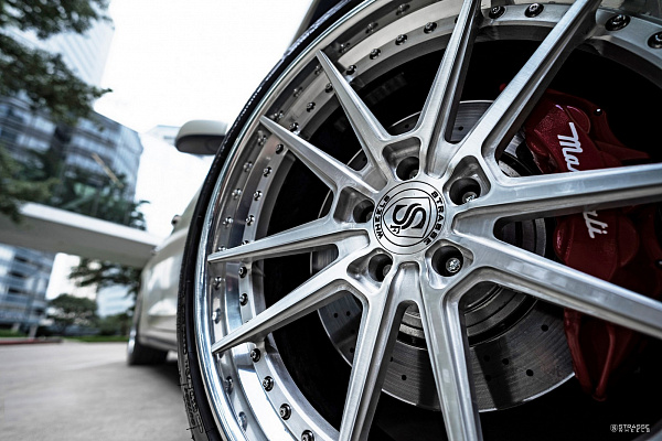Фото дисков Strasse Wheels SV1 Deep Concave FS Глянцевый лак на Maserati Quattroporte VI