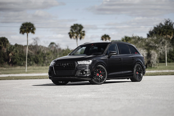 Фото дисков Rotiform JDR  на Audi Q7 (4M)