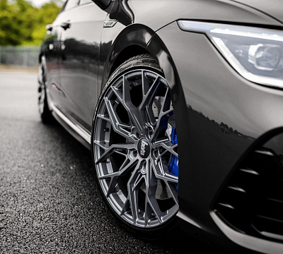Фото дисков Bola FLX на Volkswagen Golf VIII