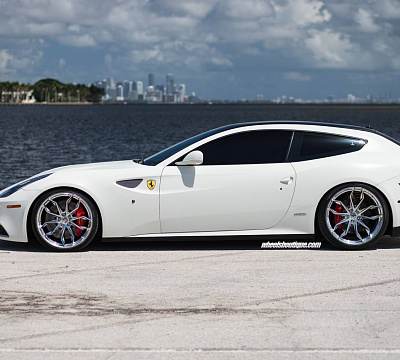 Фото дисков HRE P201 на Ferrari FF