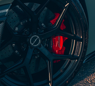 Фото дисков Brixton Forged PF7 на McLaren 720S