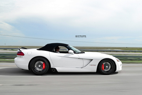 Фото дисков Strasse Wheels S5 Deep Concave Черный глянец на Dodge Viper