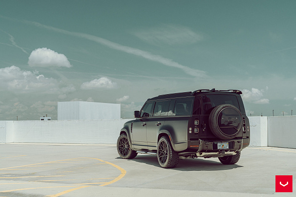 Фото дисков Vossen HF-7 Черный глянец на Land Rover Defender II
