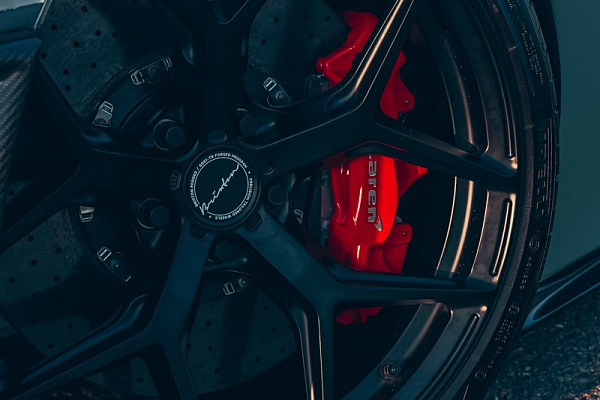 Фото дисков Brixton Forged PF7 Черный сатин на McLaren 720S