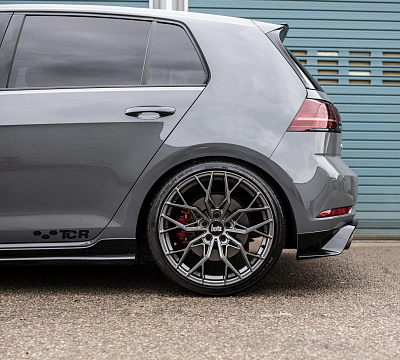 Фото дисков Bola FLX на Volkswagen Golf VII