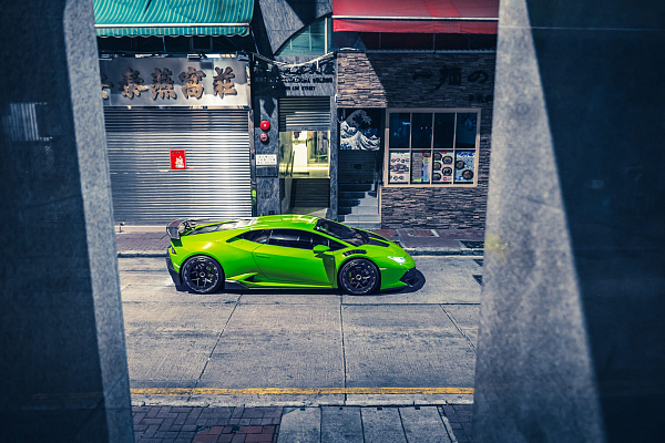Фото дисков Brixton Forged PF7 Aerotech Глянцевый графит на Lamborghini Huracan
