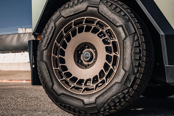 Фото дисков Brixton Forged TR09 AERO1 Другой цвет на Tesla Cybertruck