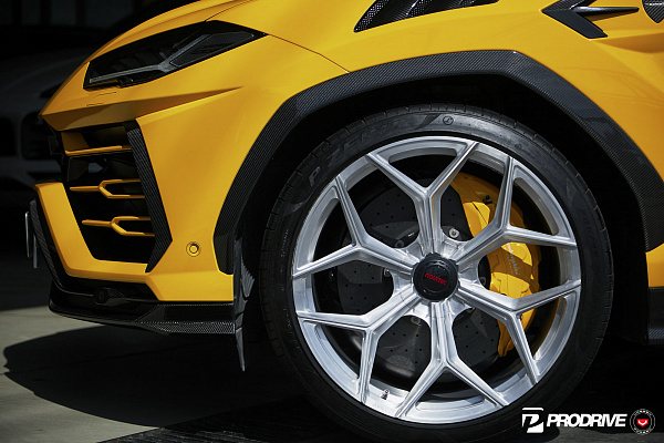 Фото дисков NOVITEC NL4 Глянцевый лак на Lamborghini Urus
