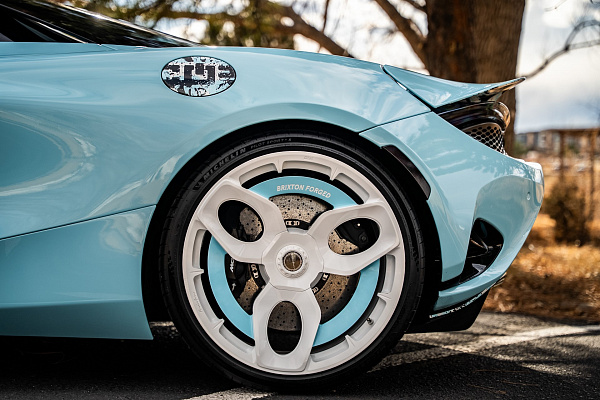 Фото дисков Brixton Forged NC01-R Белый глянец на McLaren 720S