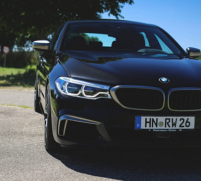 Фото дисков HRE P104 на BMW 5/M5 (G30/F90)