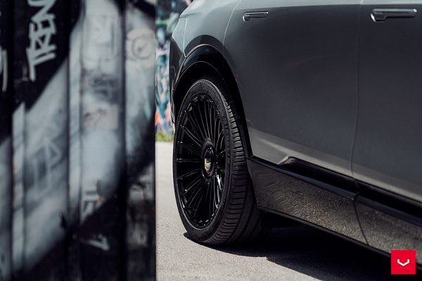 Фото дисков Vossen HF-8 Черный глянец на Cadillac Lyriq