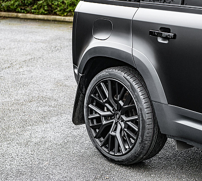 Фото дисков Kahn RS 3.0 на Land Rover Defender II