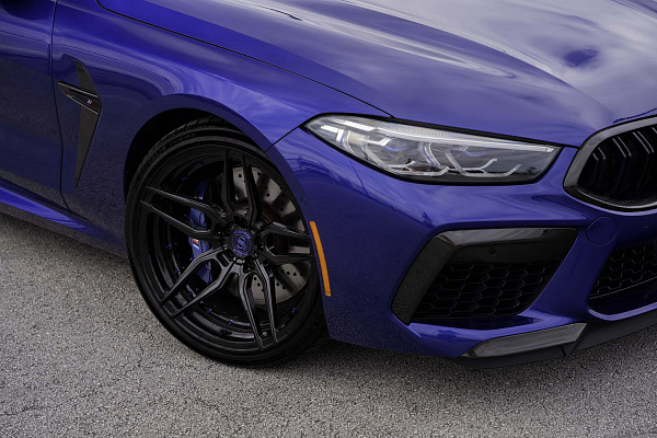 Фото дисков Strasse Wheels SV4 Deep Concave Duoblock Черный глянец на BMW 8/M8
