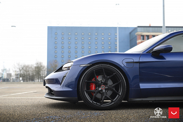 Фото дисков Vossen HF-5 Черный сатин на Porsche Taycan I