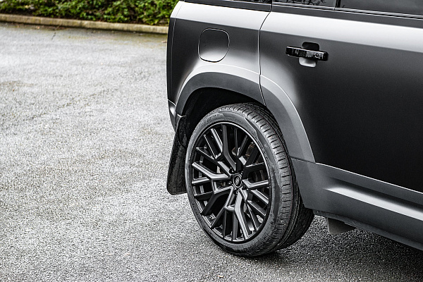 Фото дисков Kahn RS 3.0 Черный сатин на Land Rover Defender II