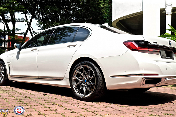 Фото дисков HRE FF10 Серебро на BMW 7 (G11/G12)