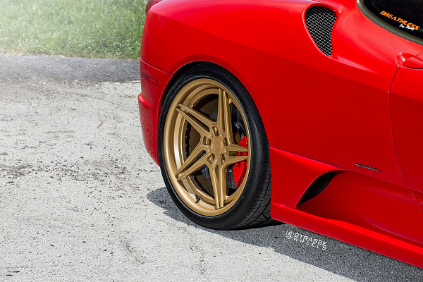 Фото дисков Strasse Wheels SV2T Deep Concave FS Сатиновое темное золото на Ferrari F430