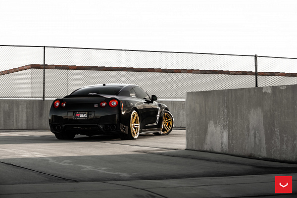 Фото дисков Vossen HF-1 Сатиновое золото на Nissan GT-R