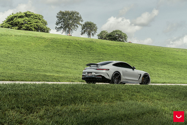Фото дисков Vossen HF-7 Черный глянец на Mercedes-Benz AMG GT II
