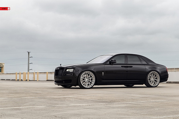 Фото дисков Anrky AN30 Глянцевый лак на Rolls-Royce Ghost I