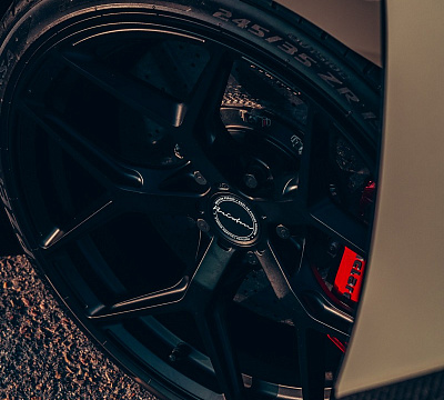 Фото дисков Brixton Forged PF7 на McLaren 720S