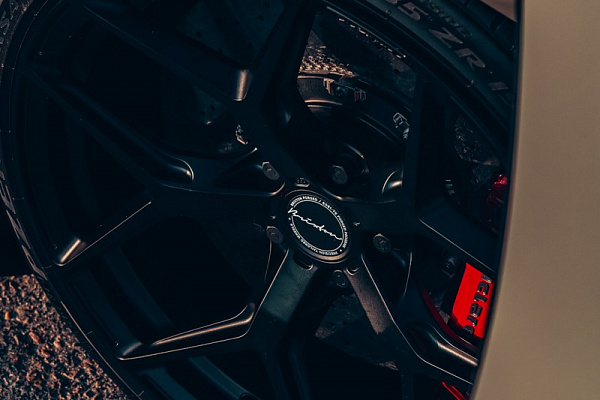 Фото дисков Brixton Forged PF7 Черный сатин на McLaren 720S