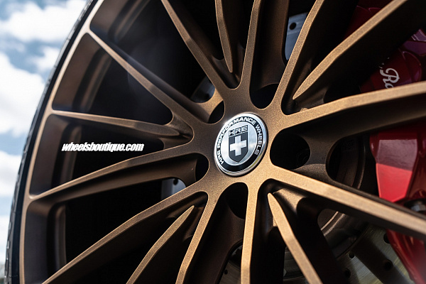 Фото дисков HRE P103 Сатиновая бронза на Alfa Romeo Stelvio 