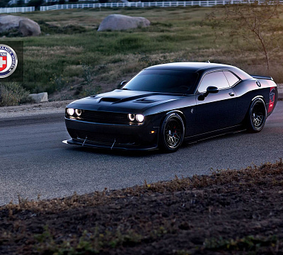 Фото дисков HRE 300 на Dodge Challenger III
